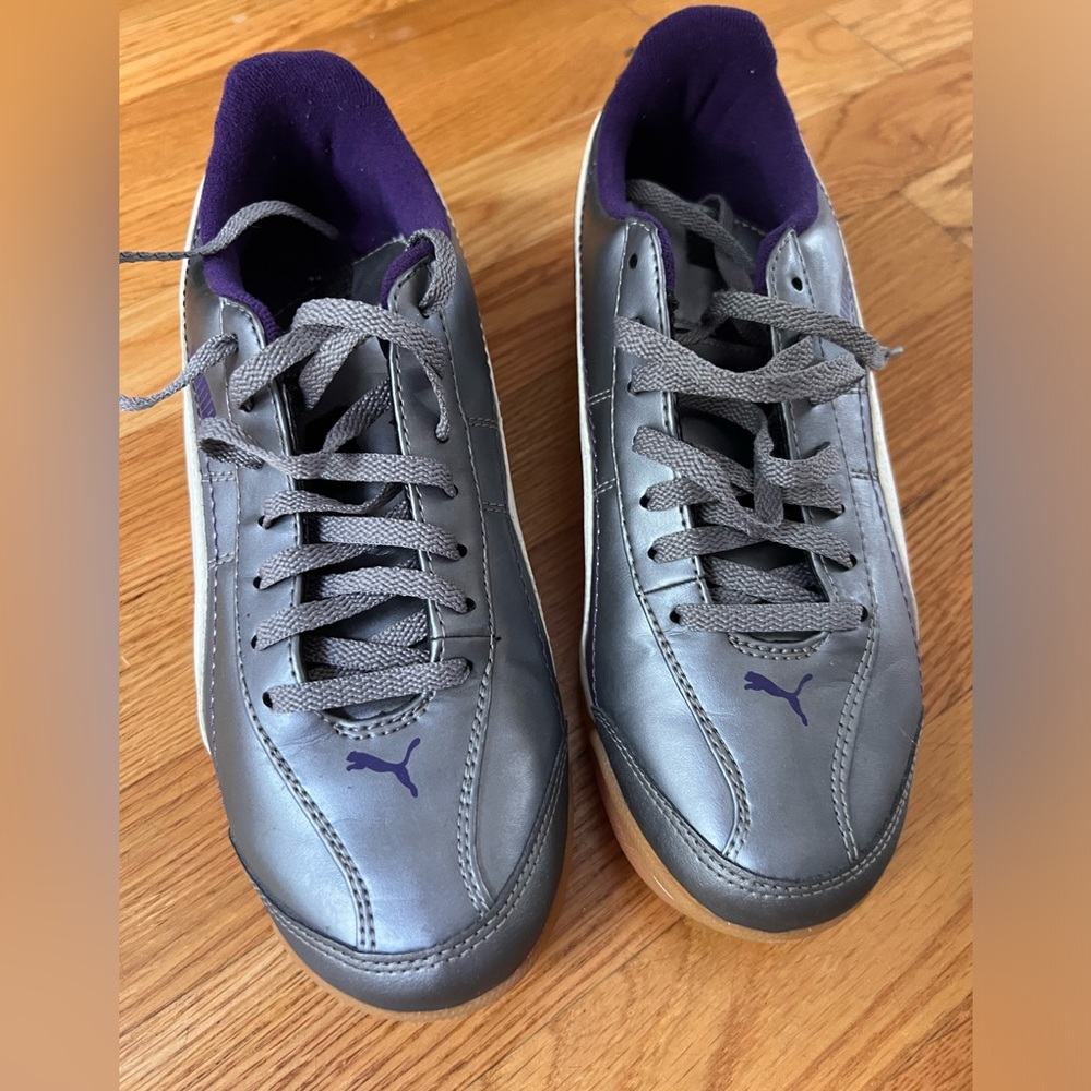 Puma Women’s Size 9 indoor soccer cleats